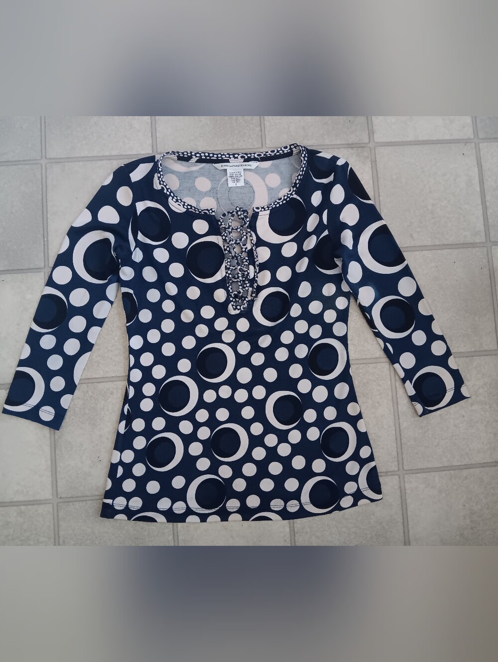 Diane von Furstenberg 100% Silk Geometric Circle Print Lace-Up Top (Size 2)